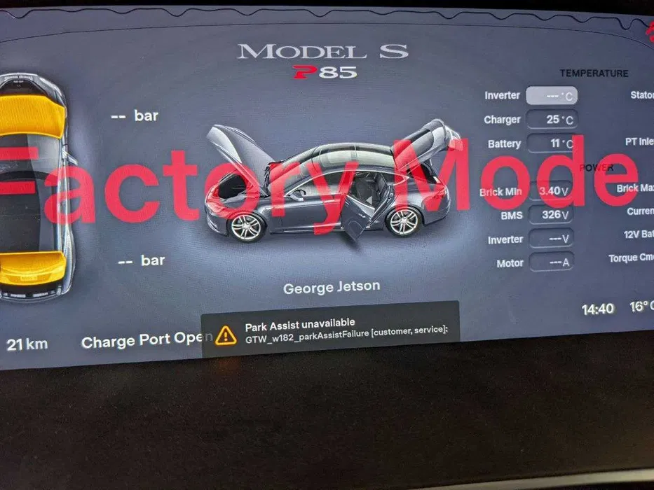 Экран Tesla Model S в режиме Factory Mode